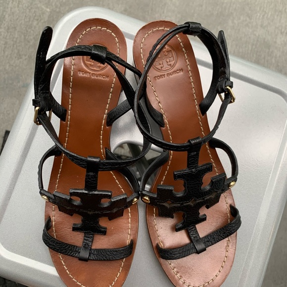 Tory Burch Phoebe Leather Logo Sandal - Picture 7 of 11